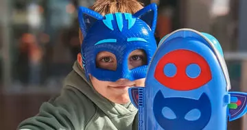 PJ Masks - почувствуй себя супергероем, который спасает мир.