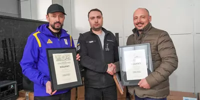 3 системы РЭБ и 10 зарядных станций передал KIDDISVIT бойцам Главного управления разведки Министерства обороны Украины.