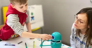 Робот-художник Quincy - теперь в ведущих детских центрах раннего развития!