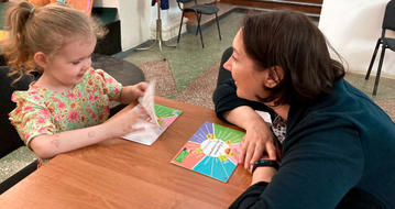 KIDDISVIT передав антистрес-іграшки та журнали дітям-переселенцям від групи компаній Hand2Mind, Learning Resourse та Educational Insights.
