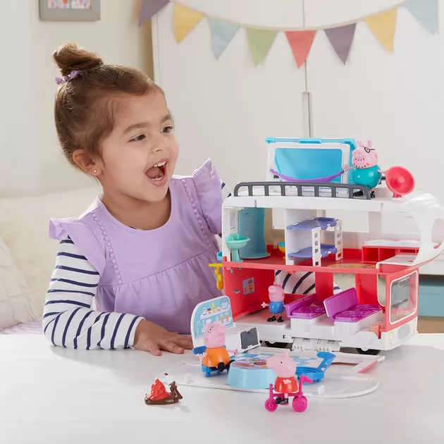 Игровой набор Peppa - Семейный кемпер Пеппы (4 фигурки, звук)
