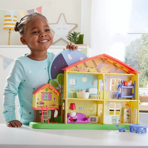 Игровой набор Peppa - Коттедж Пеппы День-ночь (3 фигурки, свет, звук)