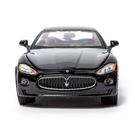 Автомодель - Maserati Grantourismo (2008) (асорті чорний, сріблястий, 1:24)