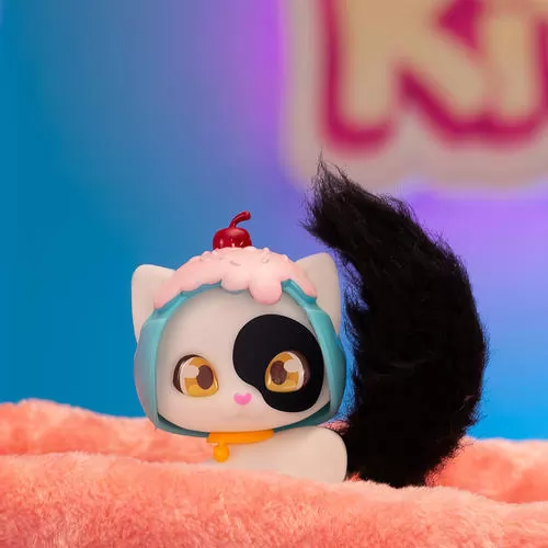 Шәуетпен жабылған кискалардың фотосуреттері Ананың жатын бөлмесіндегі жасырын камераны қараңыз