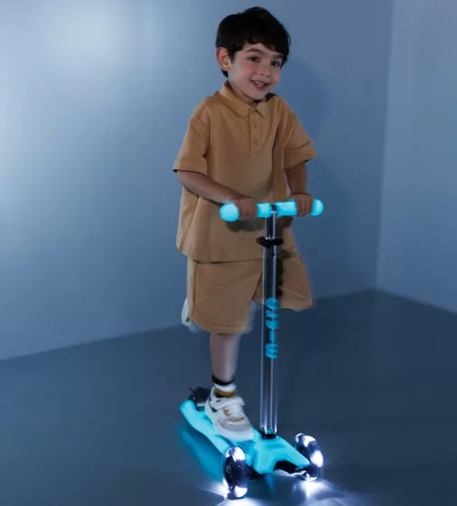 Самокат Micro серії Maxi Deluxe Glow LED" – Синій кришталь" - MMD366_10.jpg - № 10