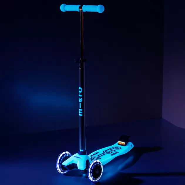 Самокат Micro серії Maxi Deluxe Glow LED" – Синій кришталь"