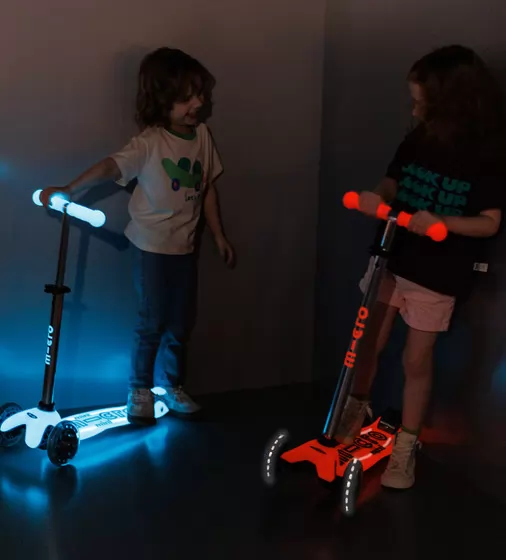 Самокат Micro серии Maxi Deluxe Glow LED Plus" - Красная аура" - MMD379_9.jpg - № 9