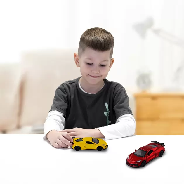 Автомодель &ndash; Chevrolet Corvette C8 Z06 2024 (желтый, красный)