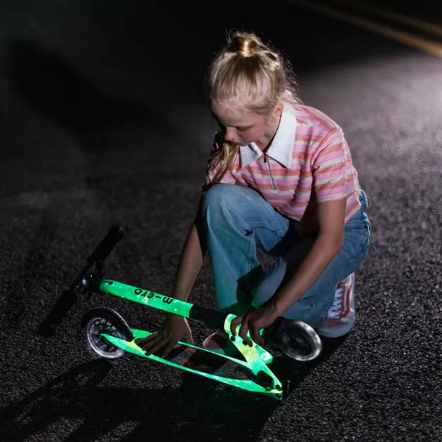 Самокат Micro серии Sprite Glow LED Art Collection" &ndash; Космос"
