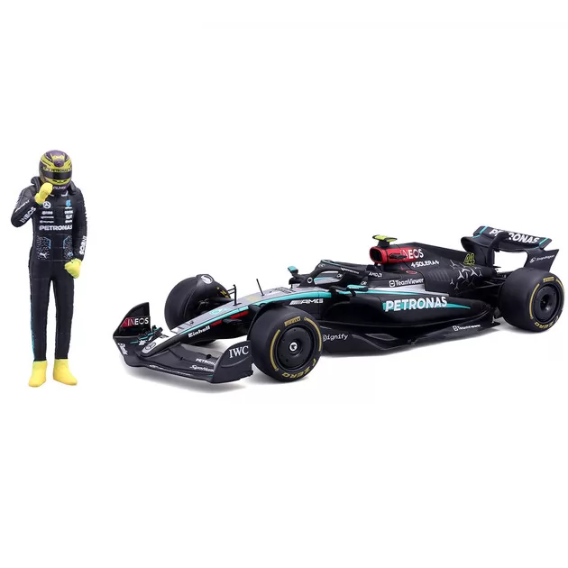 Автомодель с фигуркой &ndash; Mercedes‑AMG Petronas F1 W15 (2024) (1:24)