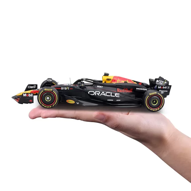 Автомодель с фигуркой &ndash; Oracle Red Bull Racing RB20 (2024) (1:24)